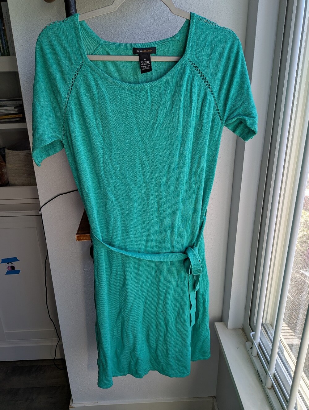 BCBGMAXAZRIA Emerald Green Short Sleeve Belted Knit Sweater Dress Size M Crochet